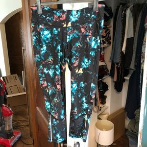 Bundle of 3 Old Navy Active Capri Leggings